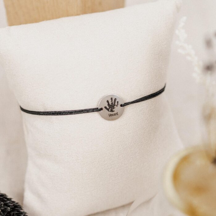 personalisiertes Armband schwarz - silber Handabdruck und Name