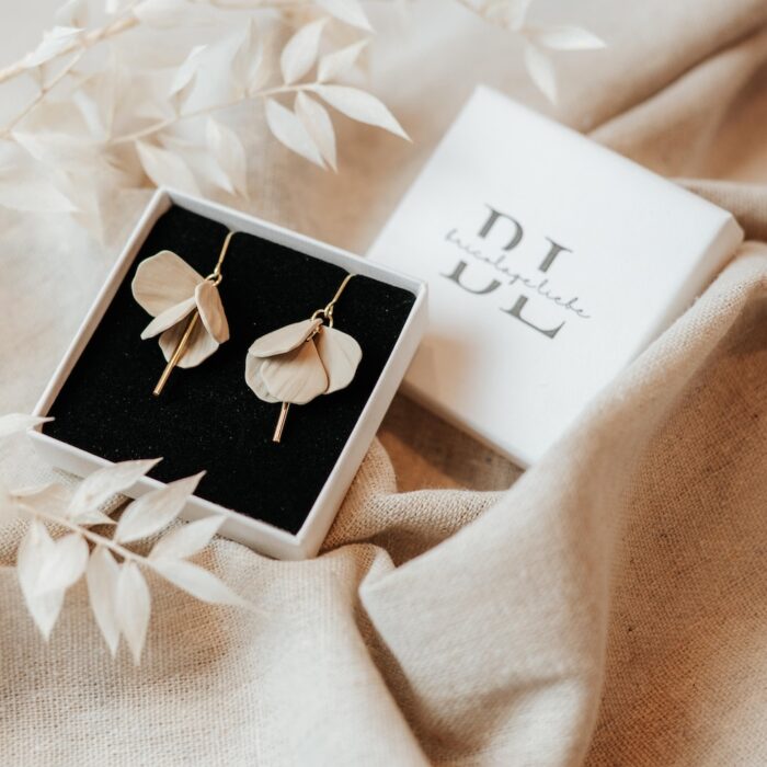 Ohrhänger Blüten beige gold
