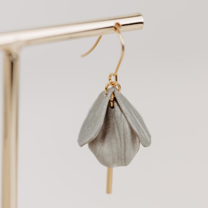 Ohrhänger Blüten Grey-pearl gold