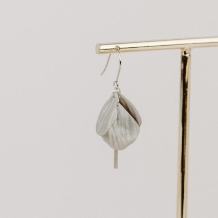 Ohrhänger Blüten Grey-pearl silber