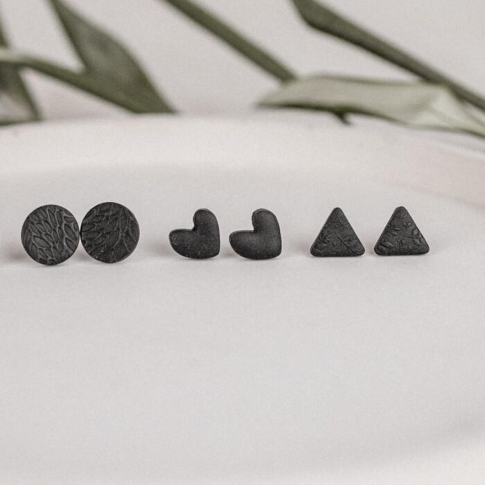 Ohrstecker aus PolymerClay in Schwarz