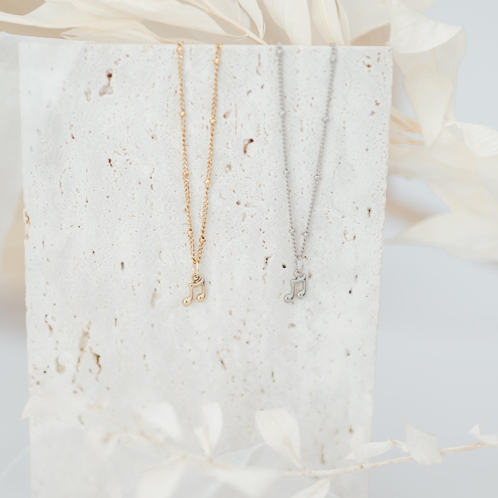 hk note alle-crop Halskette Note gold und silber